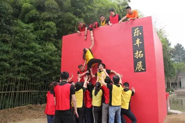 “向梦想出发” 鸿运国际销售团建活动完善绽放