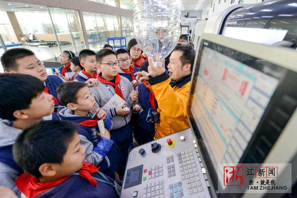 长兴：走读智慧工厂 感受科技魅力